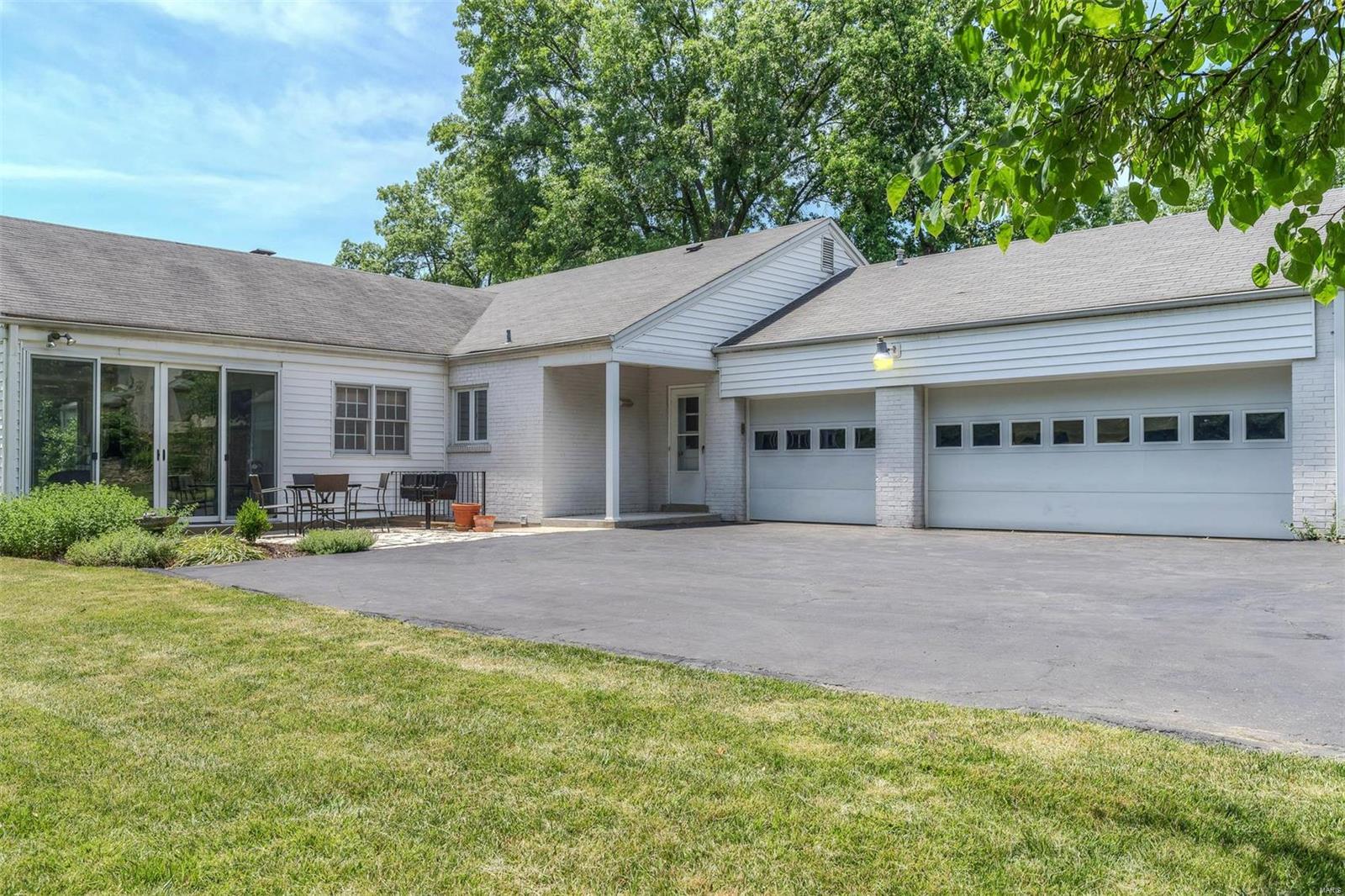 Ladue Manor - Residential