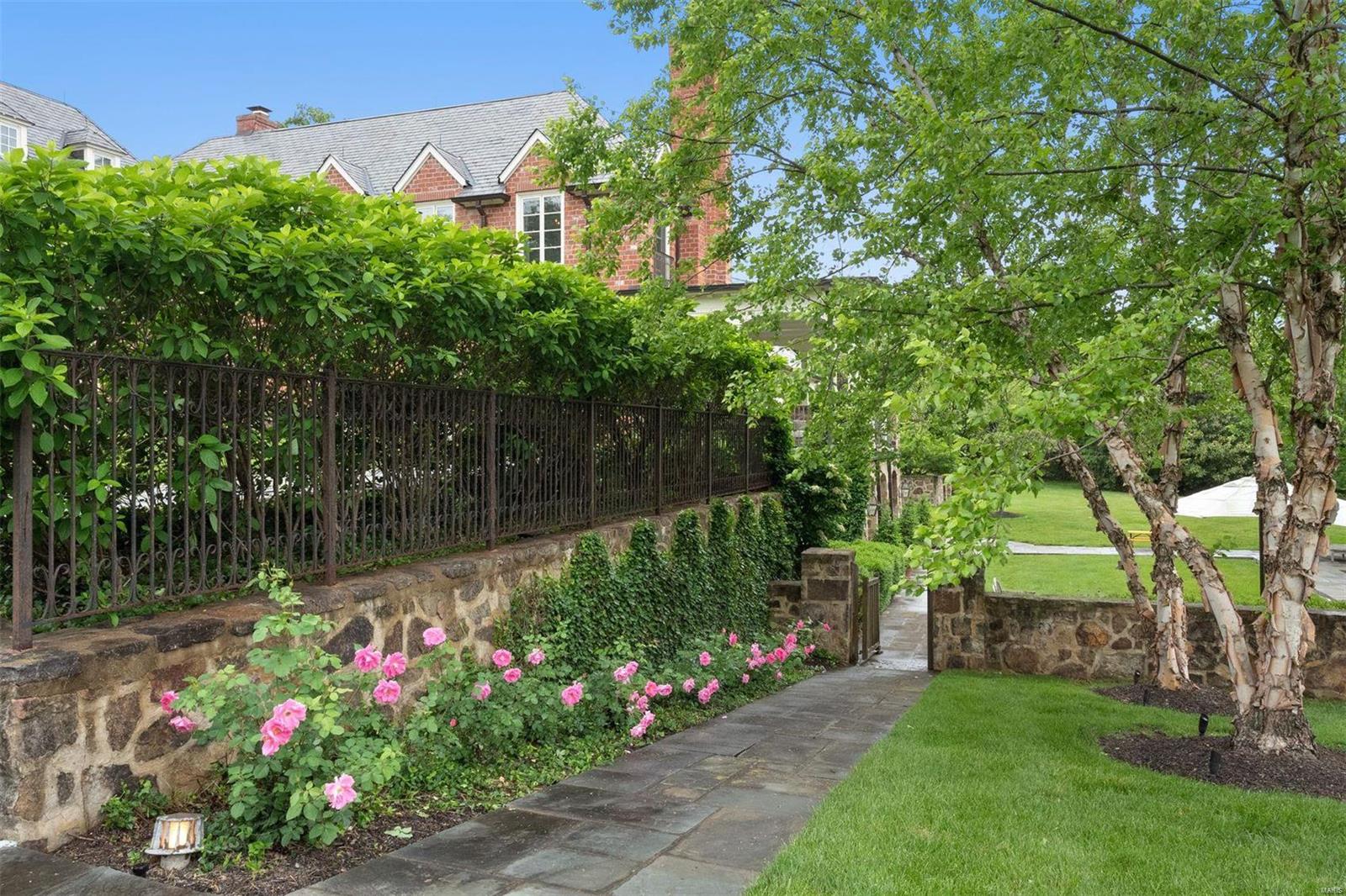 Warson Corner - Residential