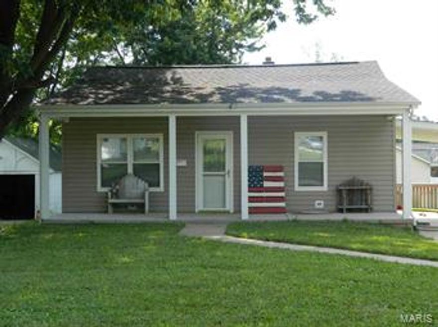 Recently updated 3 bedroom, 1 bath, main floor laundry in a quite neighborhood. All appliances including washer and dryer stay in this charming cozy home. Great starter home for first time home buyers!