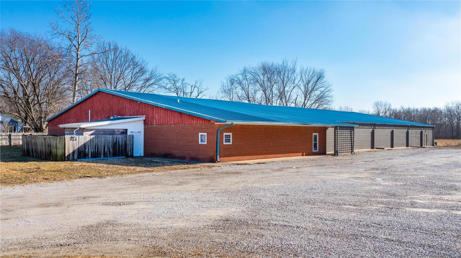 3320 Illinois 16