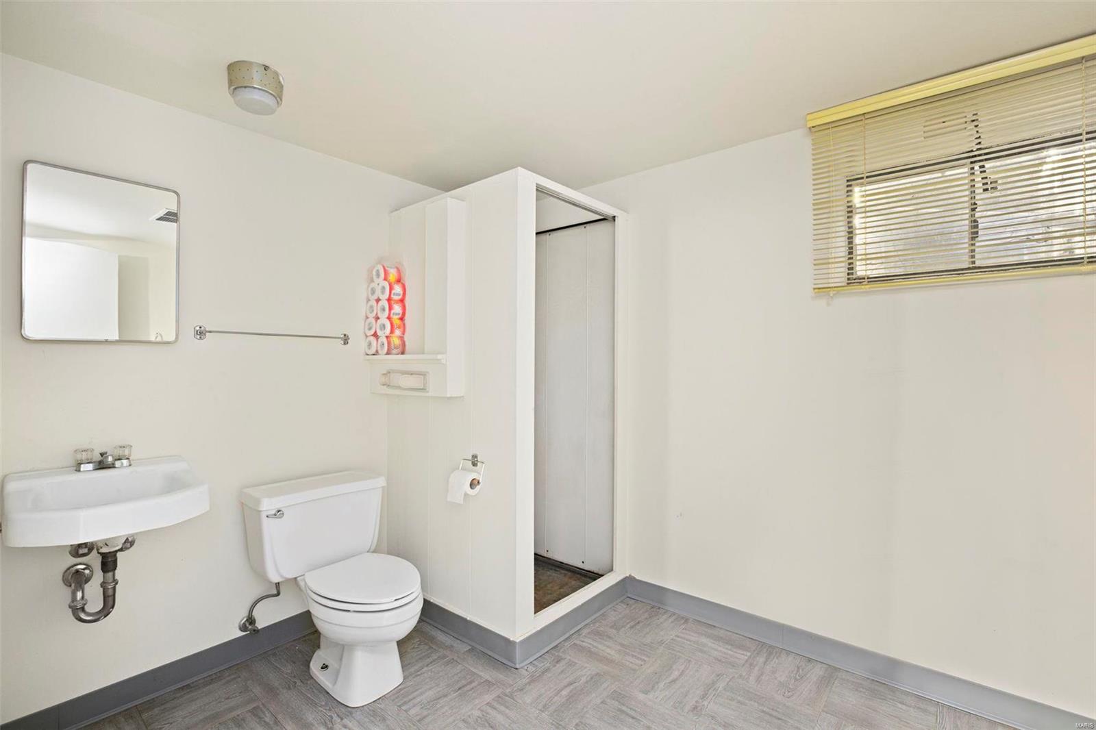 Tennyson Manor - Residential