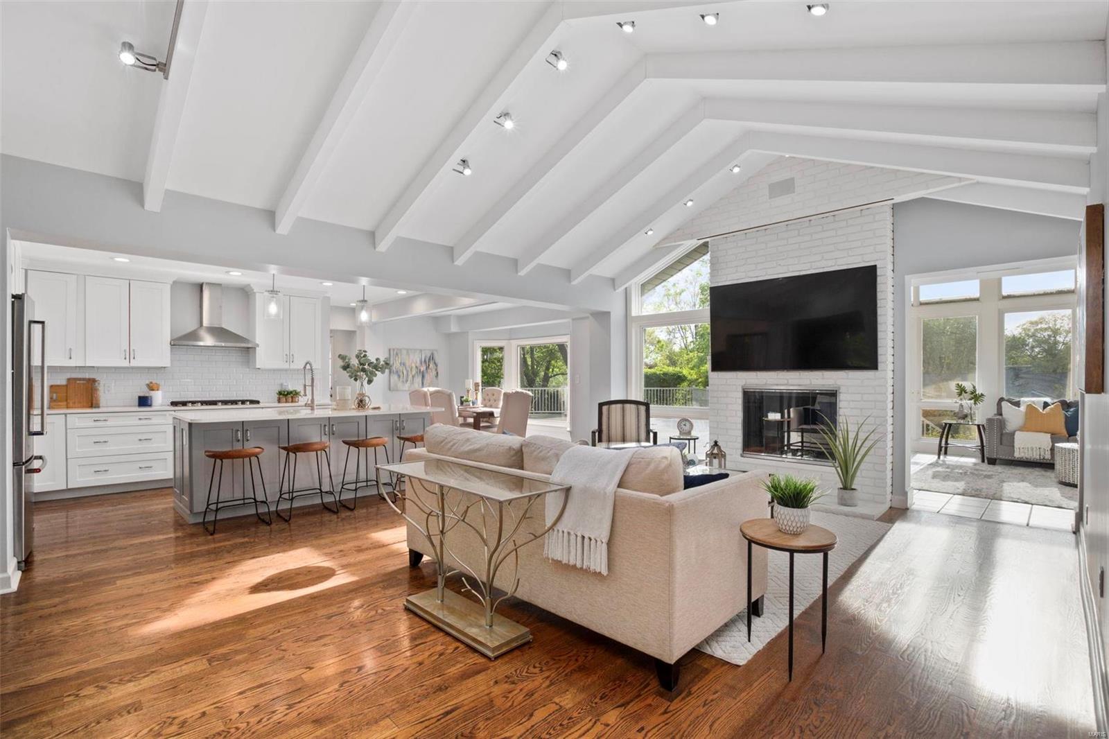 Tennyson Manor - Residential