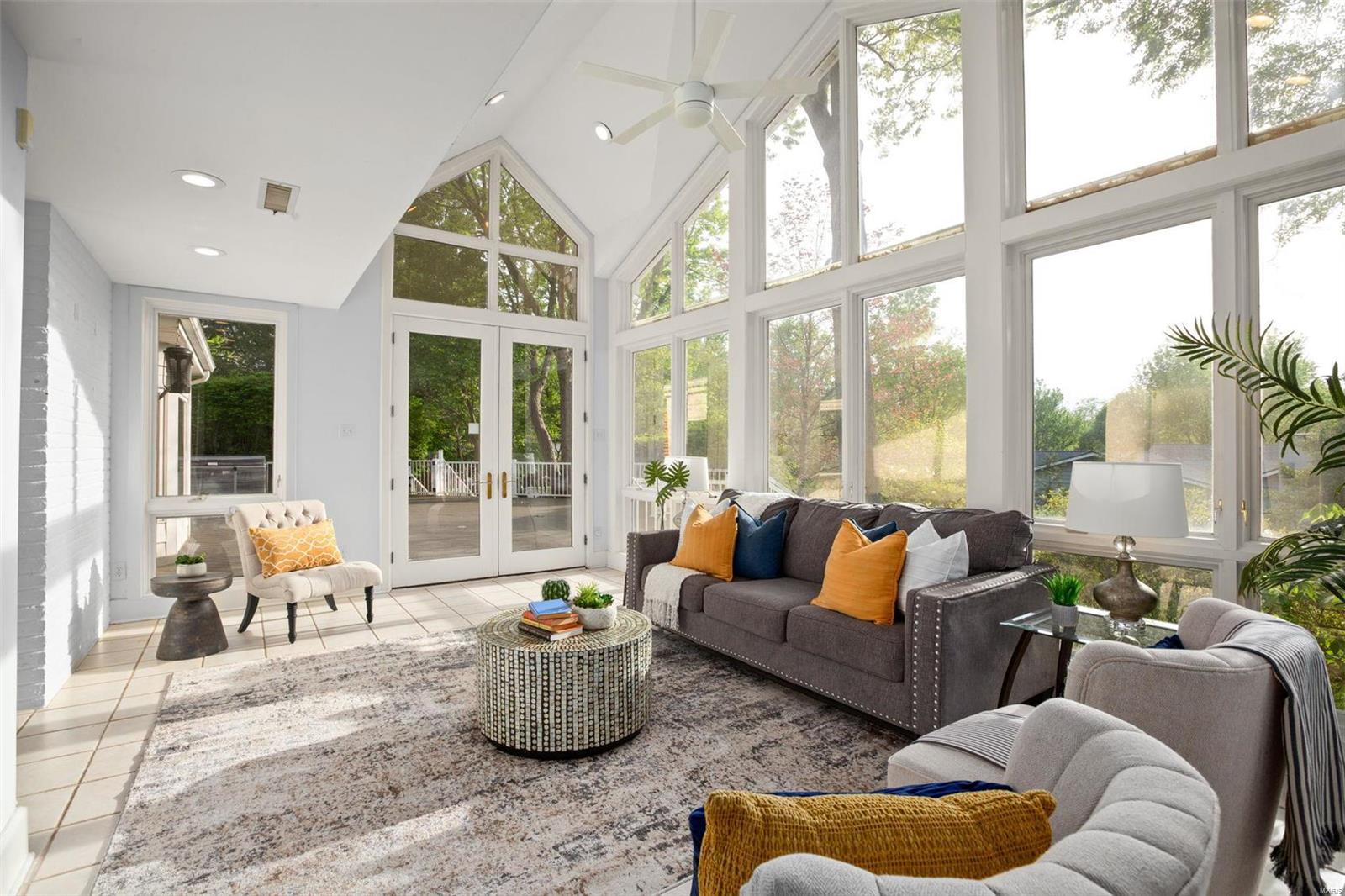 Tennyson Manor - Residential