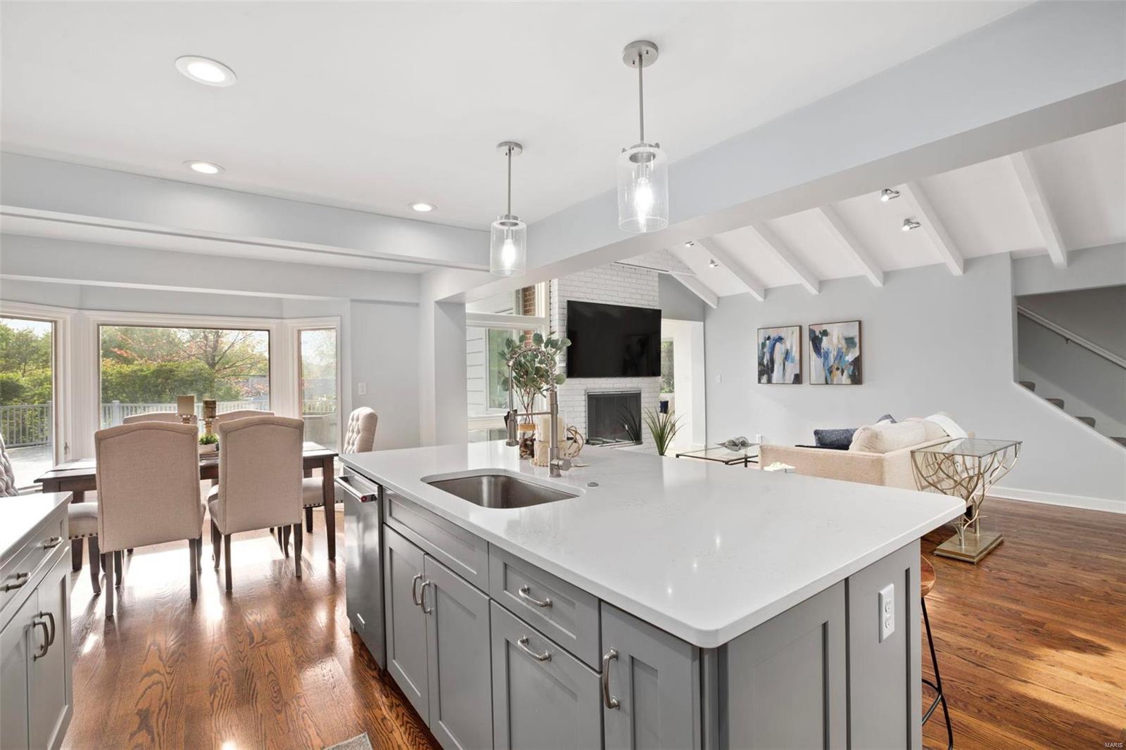 Tennyson Manor - Residential