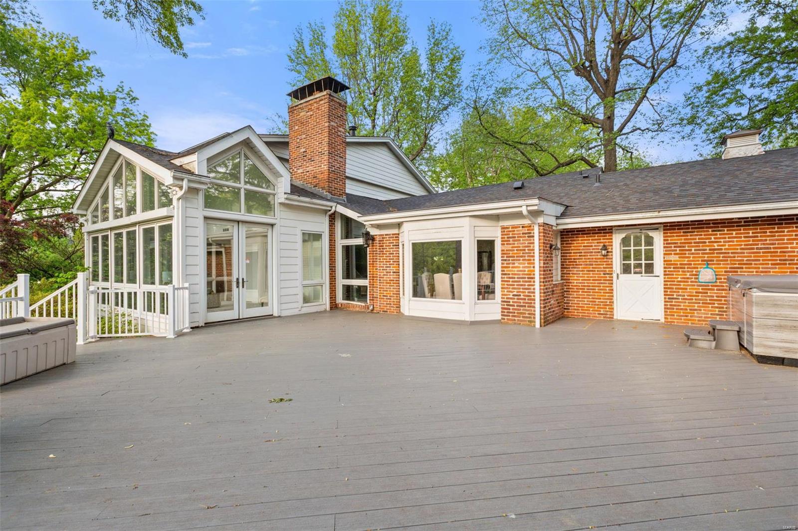 Tennyson Manor - Residential