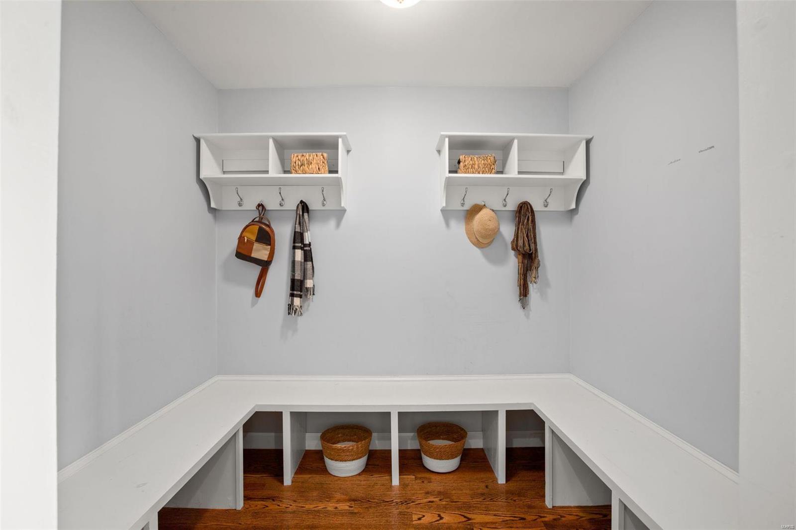 Tennyson Manor - Residential