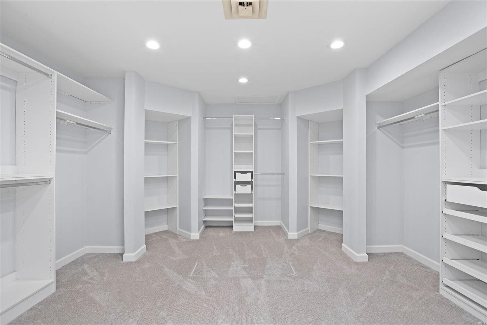 Tennyson Manor - Residential