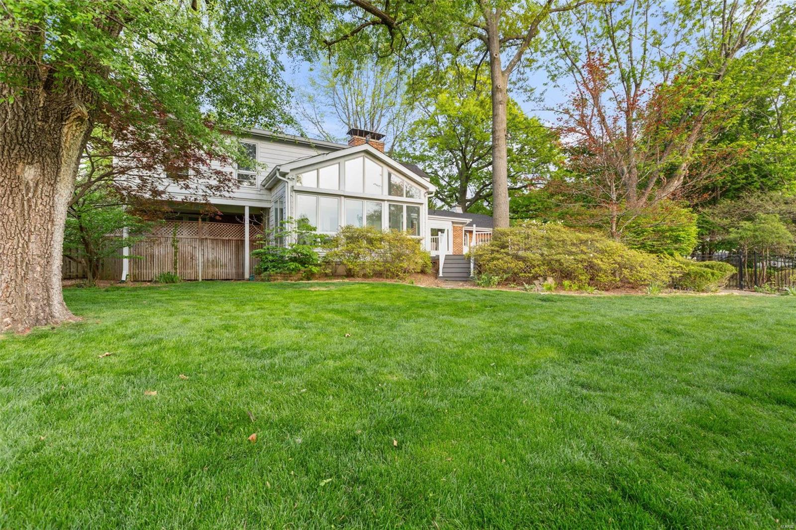 Tennyson Manor - Residential