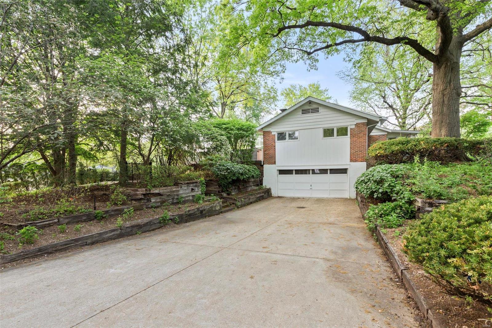 Tennyson Manor - Residential