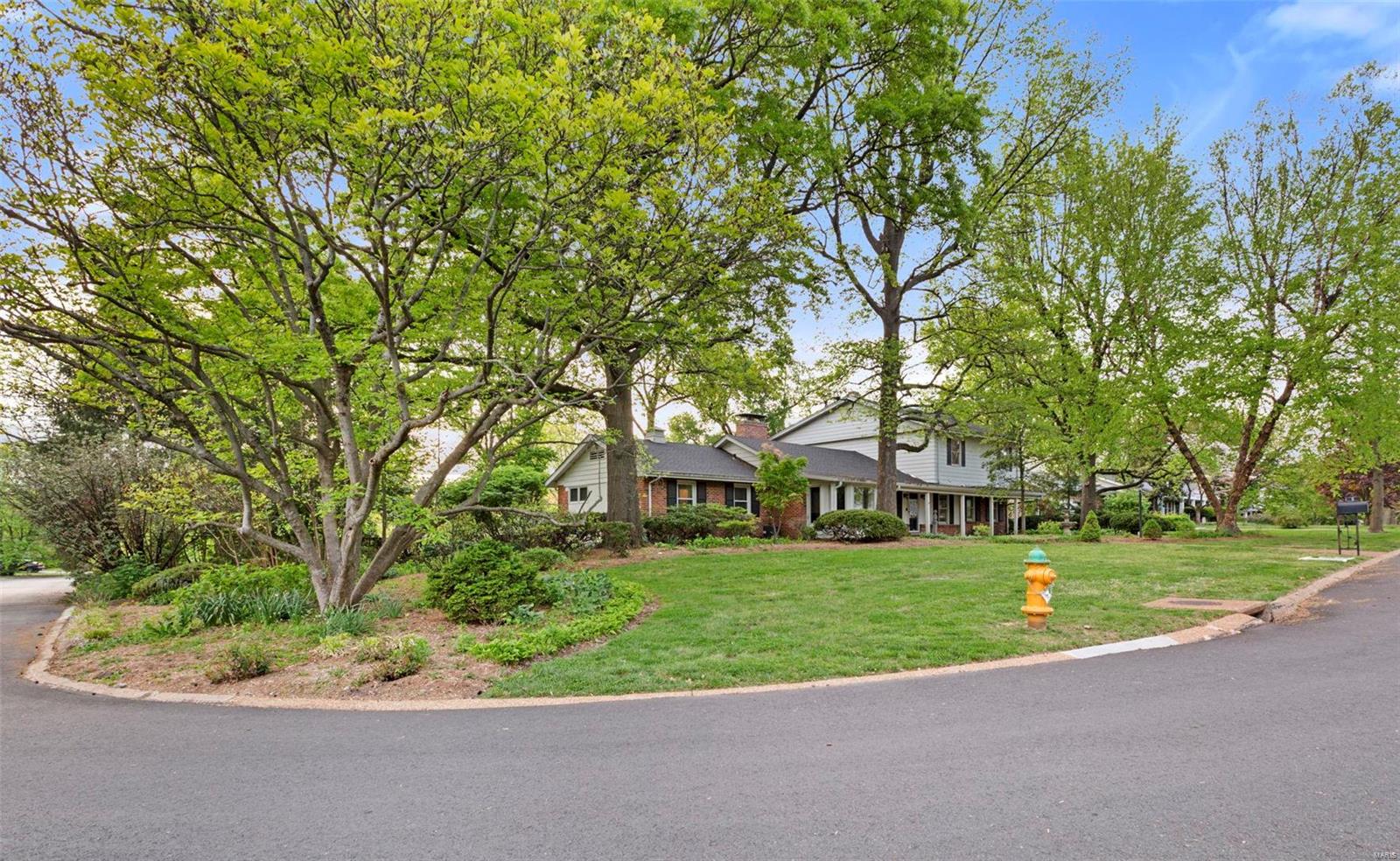 Tennyson Manor - Residential