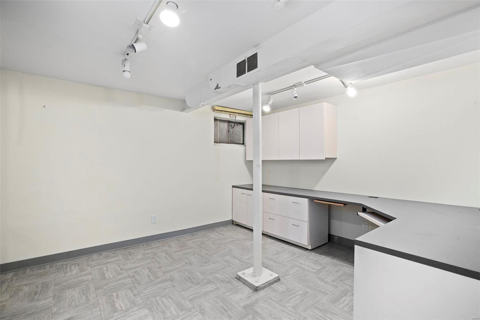 Tennyson Manor - Residential