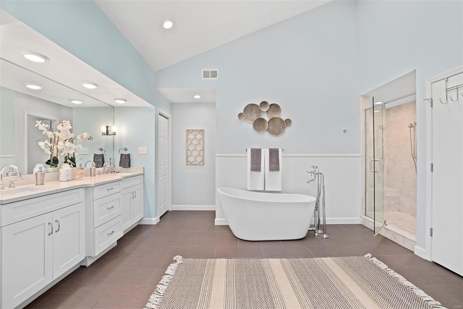 Tennyson Manor - Residential