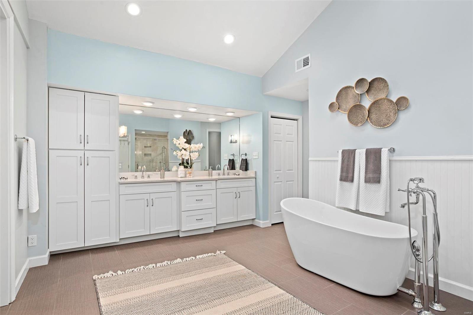 Tennyson Manor - Residential