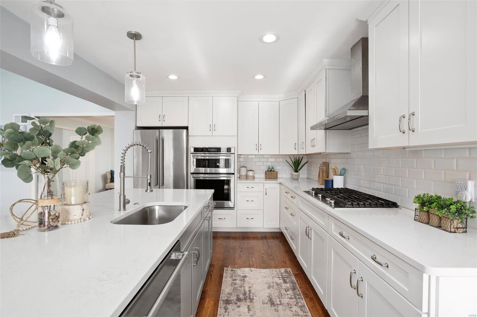 Tennyson Manor - Residential