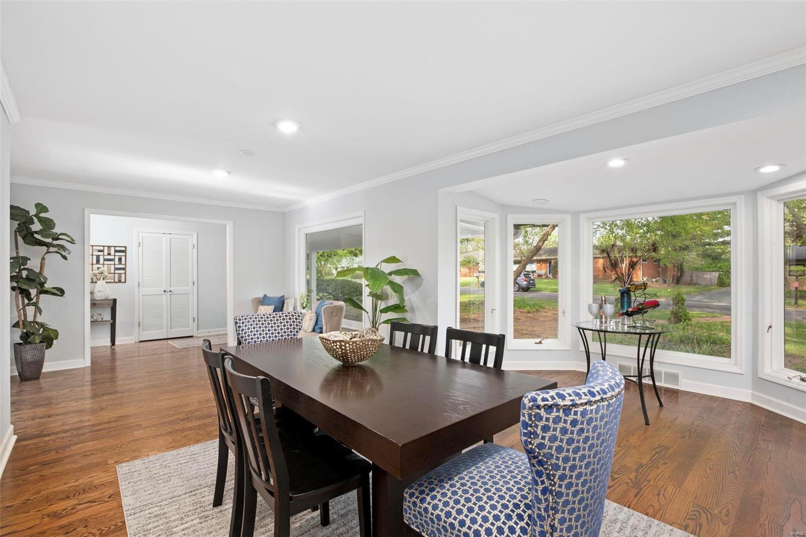 Tennyson Manor - Residential