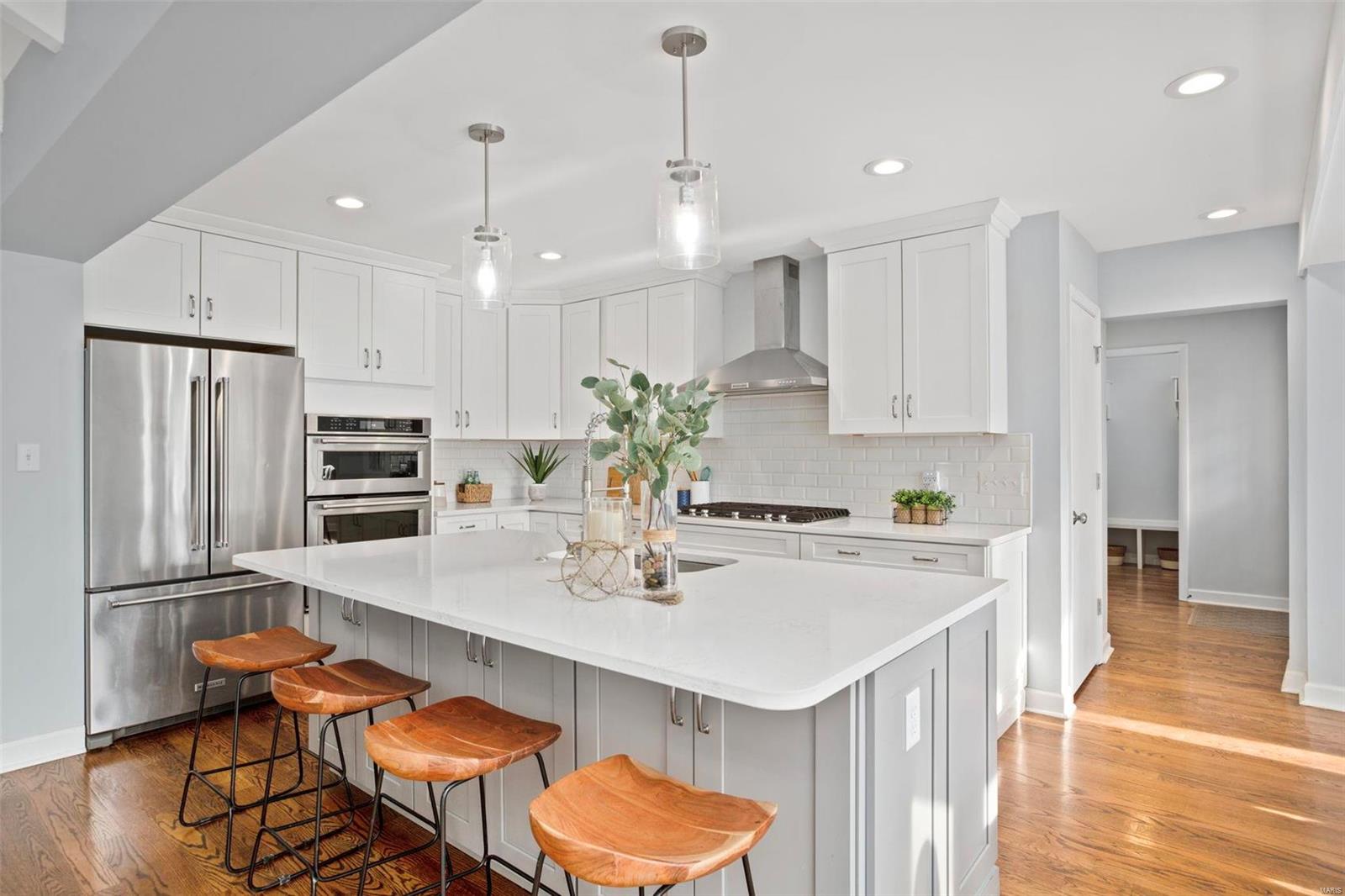 Tennyson Manor - Residential