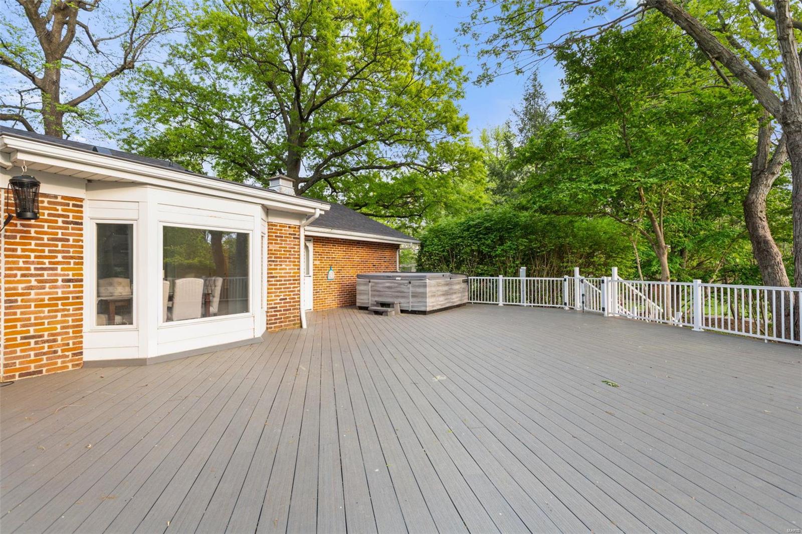 Tennyson Manor - Residential