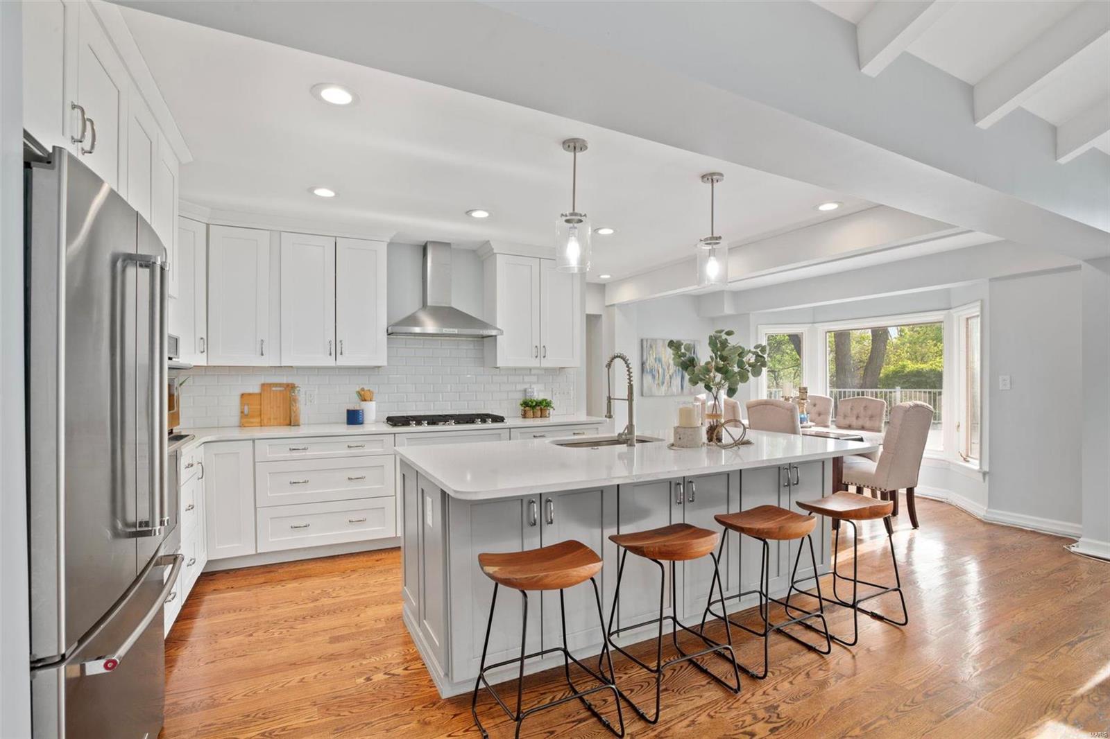 Tennyson Manor - Residential