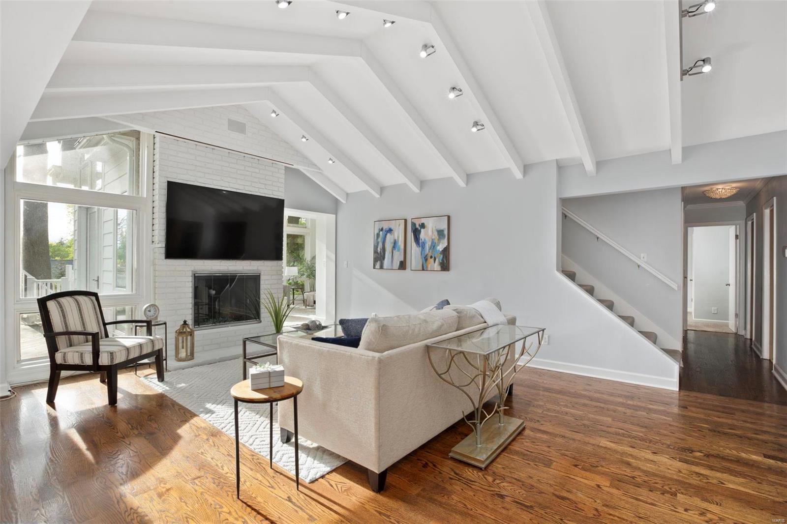 Tennyson Manor - Residential