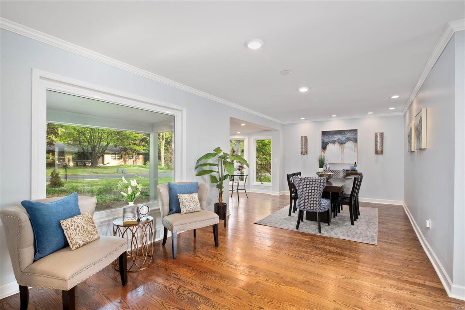 Tennyson Manor - Residential