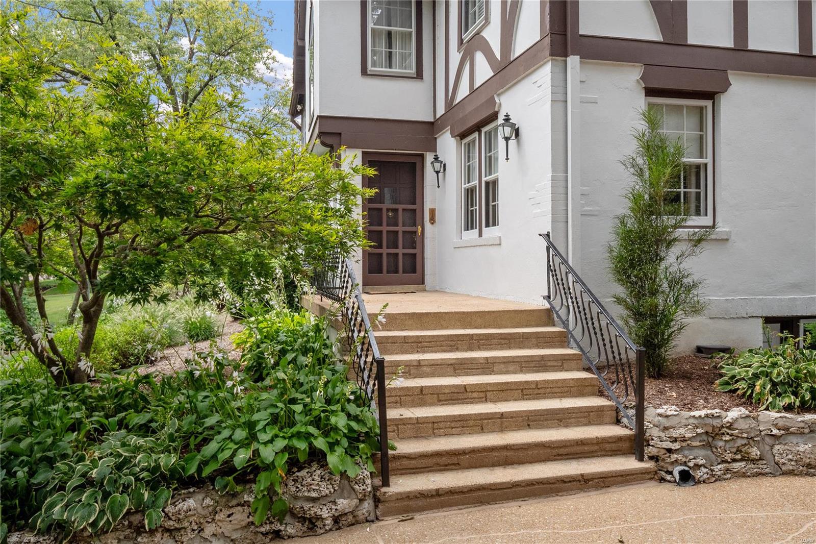 609 Sherwood Drive