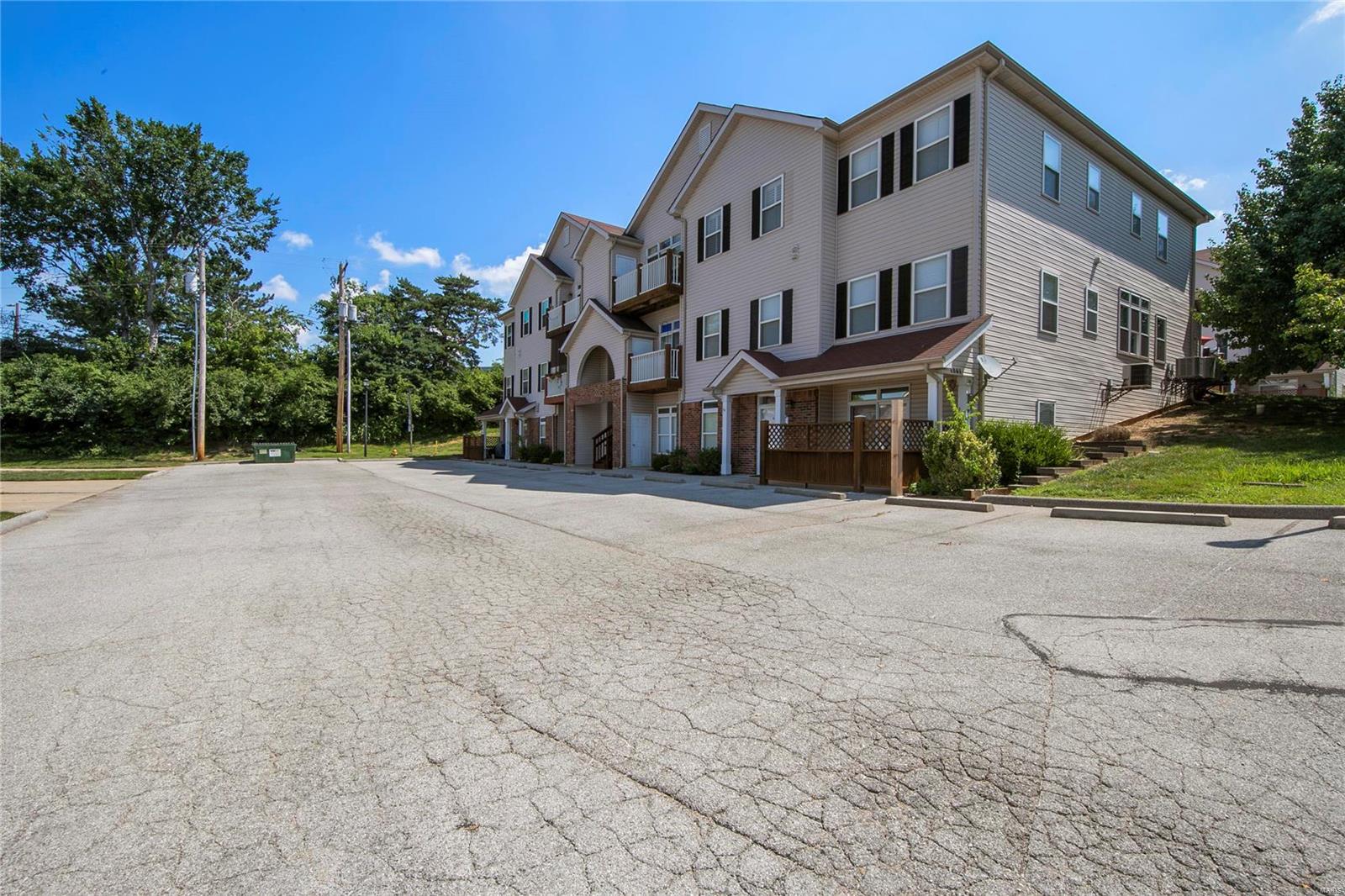 Gardens At South Oaks Condo Tenth - Residential