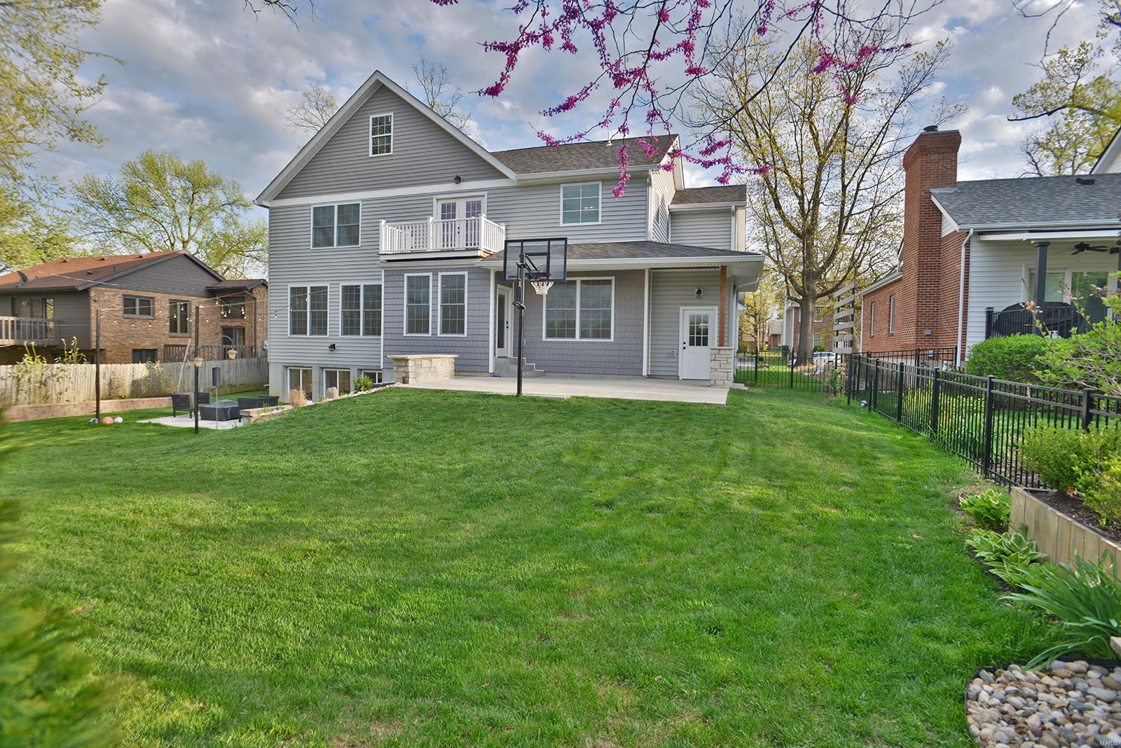 Sunset Club Court - Residential