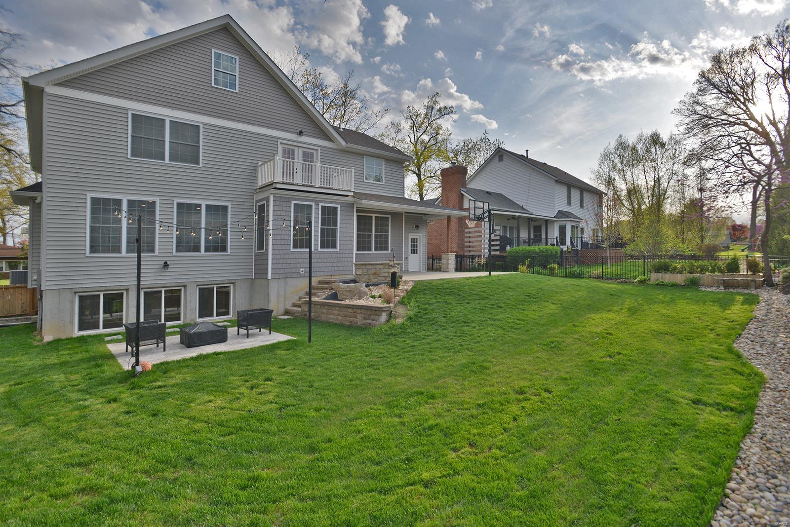 Sunset Club Court - Residential