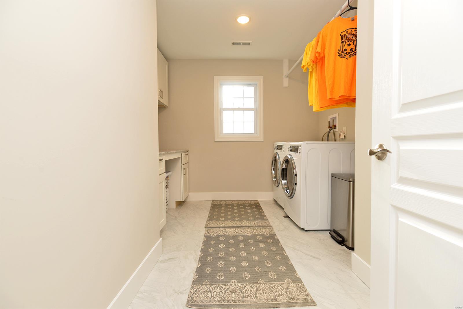 Sunset Club Court - Residential