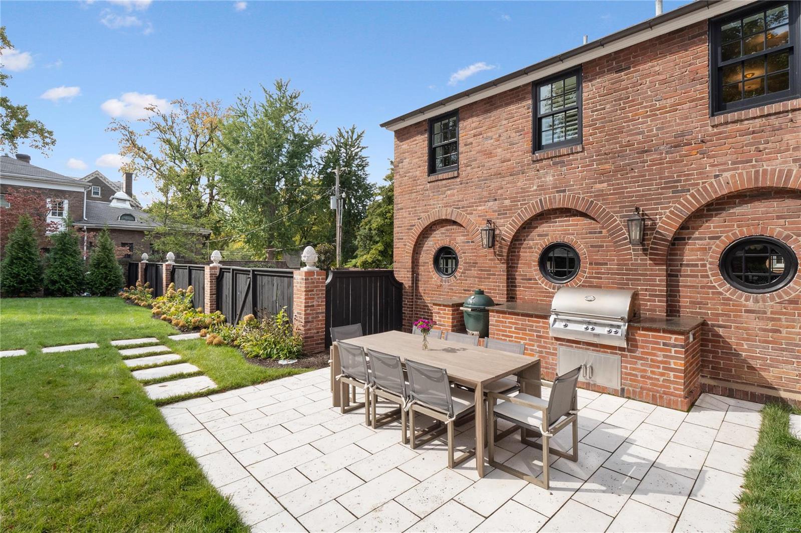 Westmoreland Place - Residential