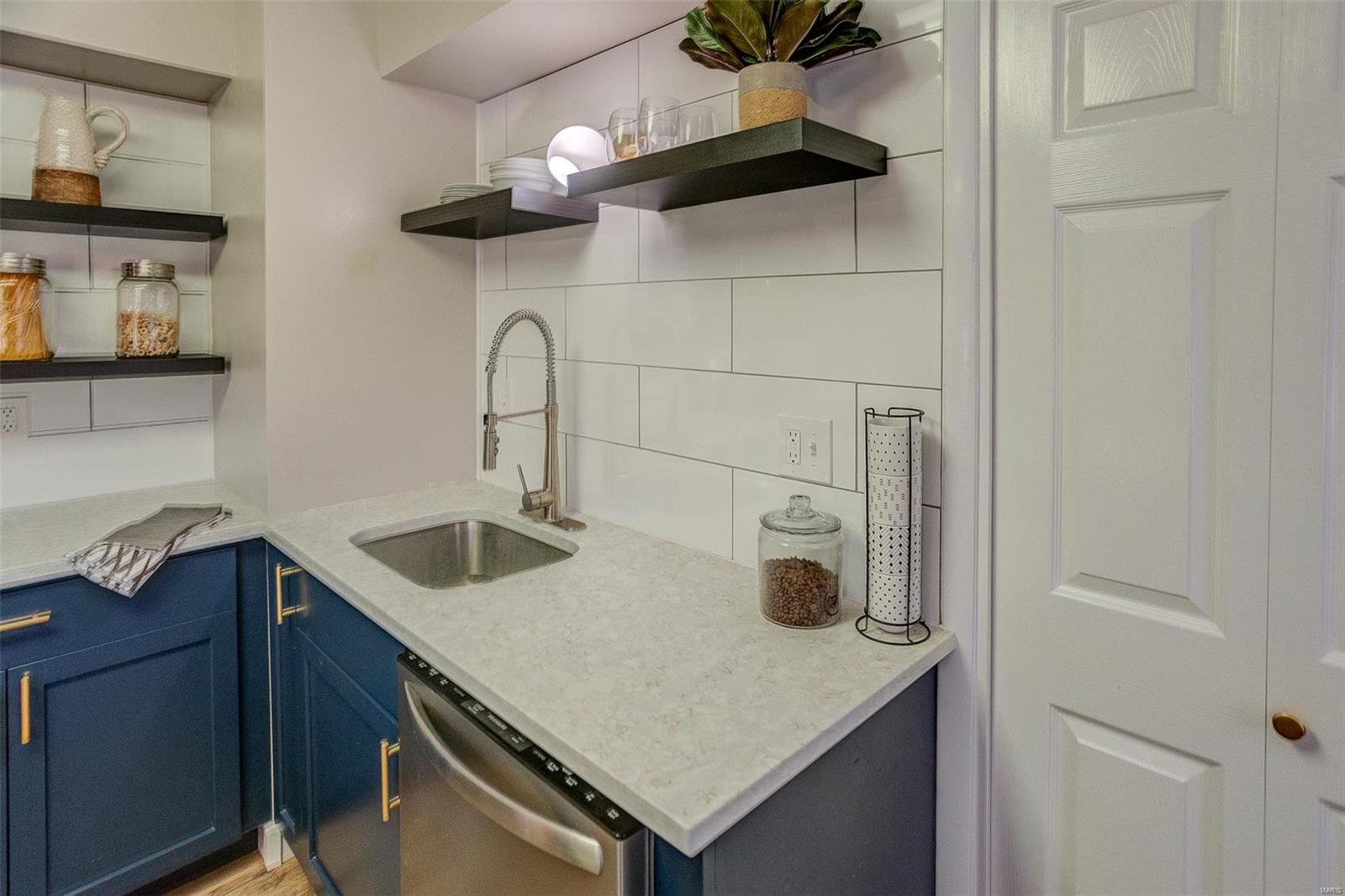 Edwardsville, Illinois 62025, United States, 3 Bedrooms Bedrooms, ,2 BathroomsBathrooms,Residential,Pending,31405