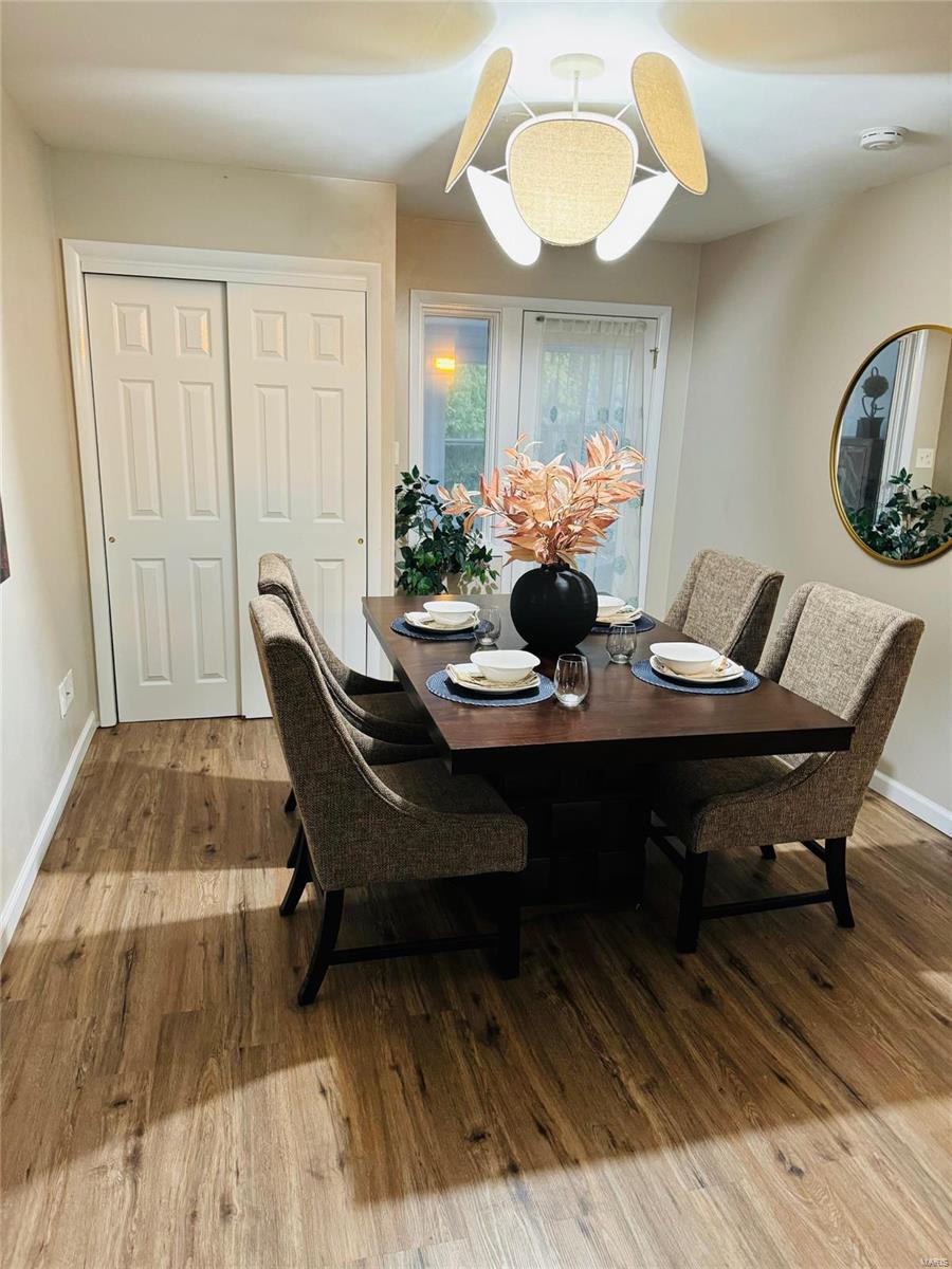 Edwardsville, Illinois 62025, United States, 3 Bedrooms Bedrooms, ,2 BathroomsBathrooms,Residential,Pending,31405