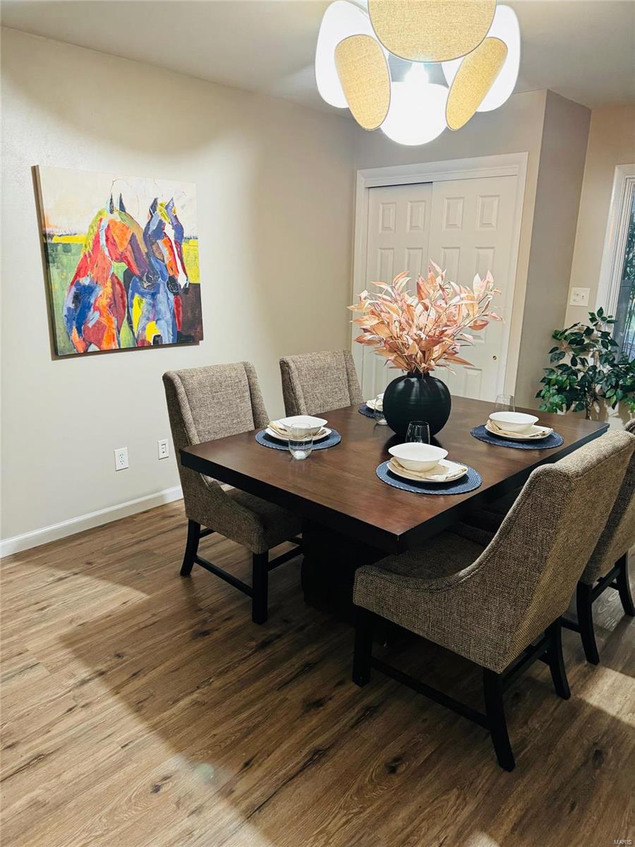 Edwardsville, Illinois 62025, United States, 3 Bedrooms Bedrooms, ,2 BathroomsBathrooms,Residential,Pending,31405