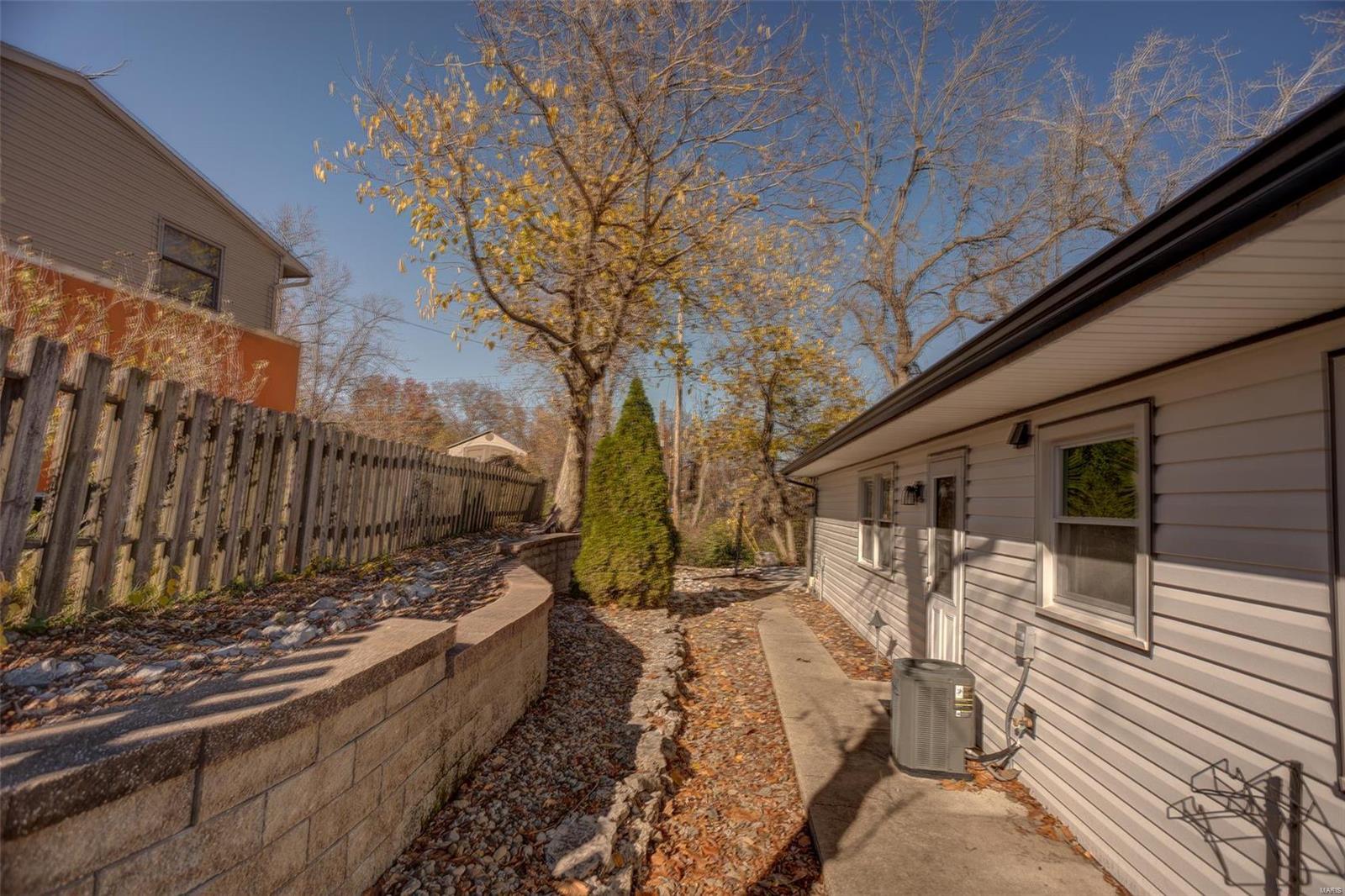 Edwardsville, Illinois 62025, United States, 3 Bedrooms Bedrooms, ,2 BathroomsBathrooms,Residential,Pending,31405