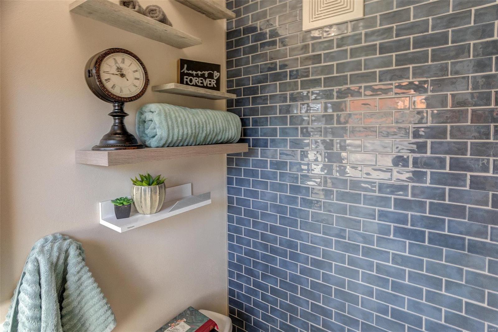 Edwardsville, Illinois 62025, United States, 3 Bedrooms Bedrooms, ,2 BathroomsBathrooms,Residential,Pending,31405