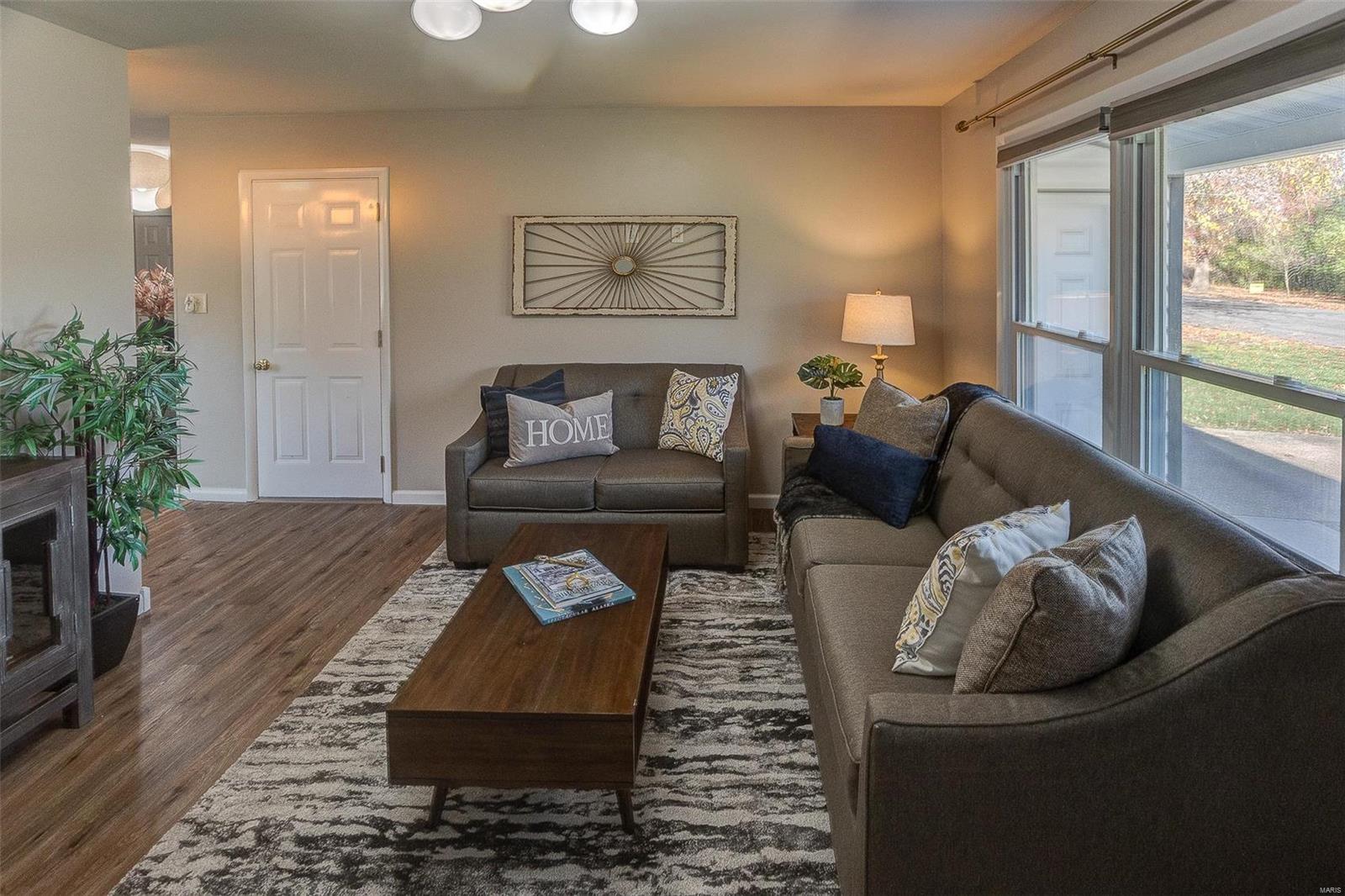 Edwardsville, Illinois 62025, United States, 3 Bedrooms Bedrooms, ,2 BathroomsBathrooms,Residential,Pending,31405