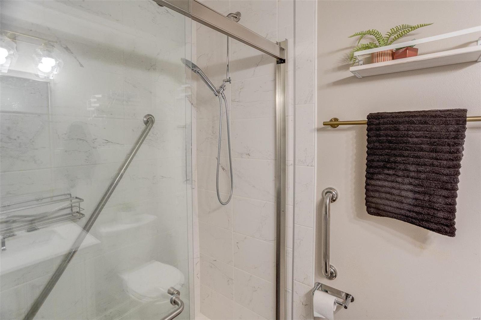 Edwardsville, Illinois 62025, United States, 3 Bedrooms Bedrooms, ,2 BathroomsBathrooms,Residential,Pending,31405