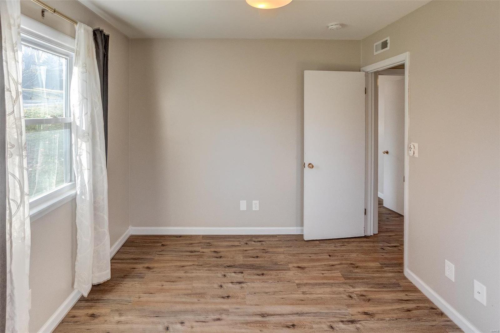 Edwardsville, Illinois 62025, United States, 3 Bedrooms Bedrooms, ,2 BathroomsBathrooms,Residential,Pending,31405