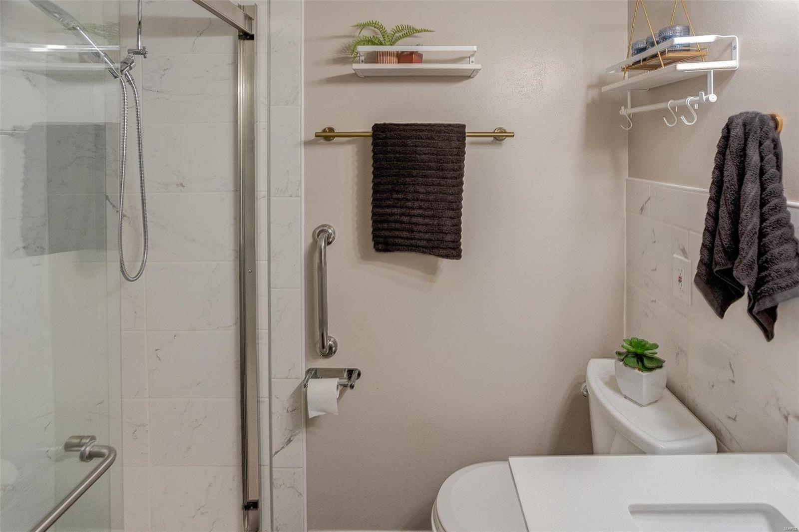 Edwardsville, Illinois 62025, United States, 3 Bedrooms Bedrooms, ,2 BathroomsBathrooms,Residential,Pending,31405