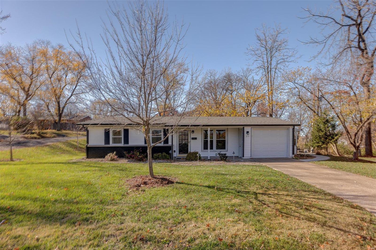 Edwardsville, Illinois 62025, United States, 3 Bedrooms Bedrooms, ,2 BathroomsBathrooms,Residential,Pending,31405