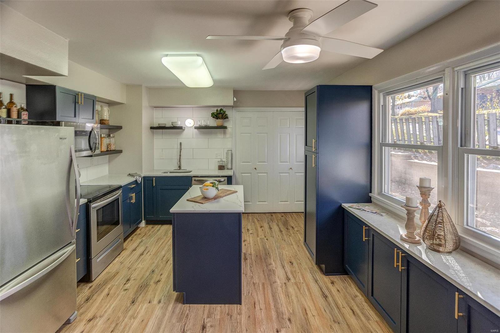 Edwardsville, Illinois 62025, United States, 3 Bedrooms Bedrooms, ,2 BathroomsBathrooms,Residential,Pending,31405