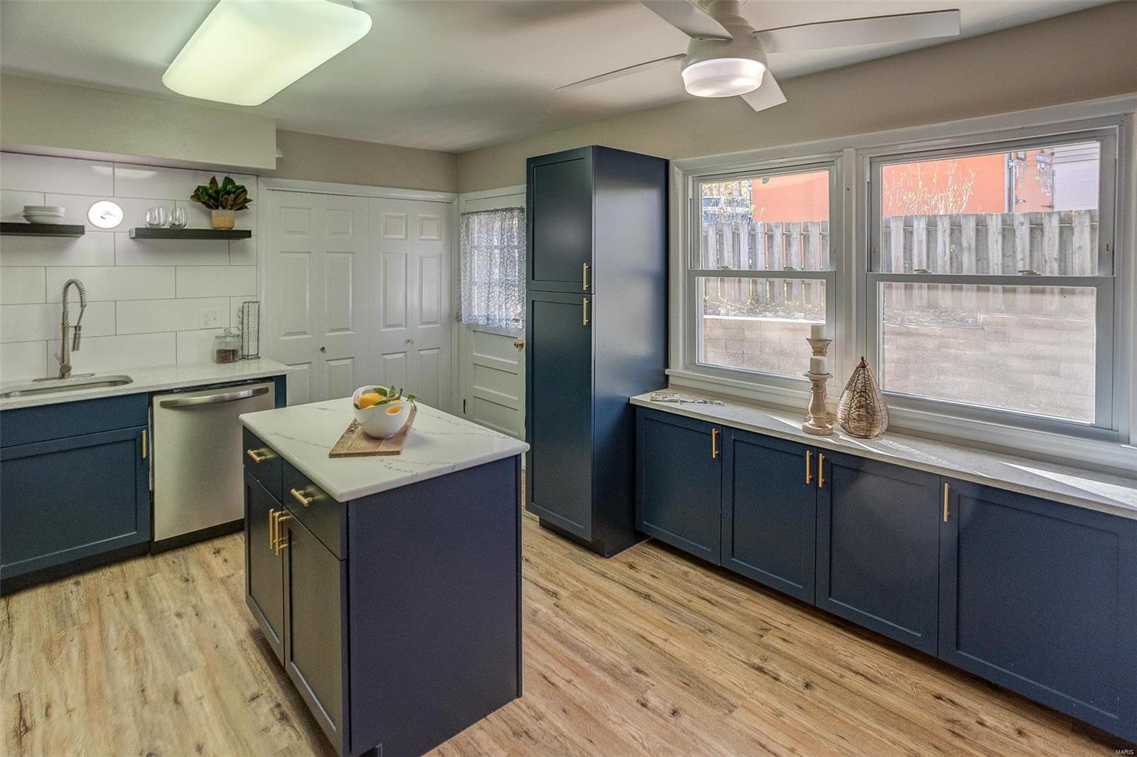 Edwardsville, Illinois 62025, United States, 3 Bedrooms Bedrooms, ,2 BathroomsBathrooms,Residential,Pending,31405