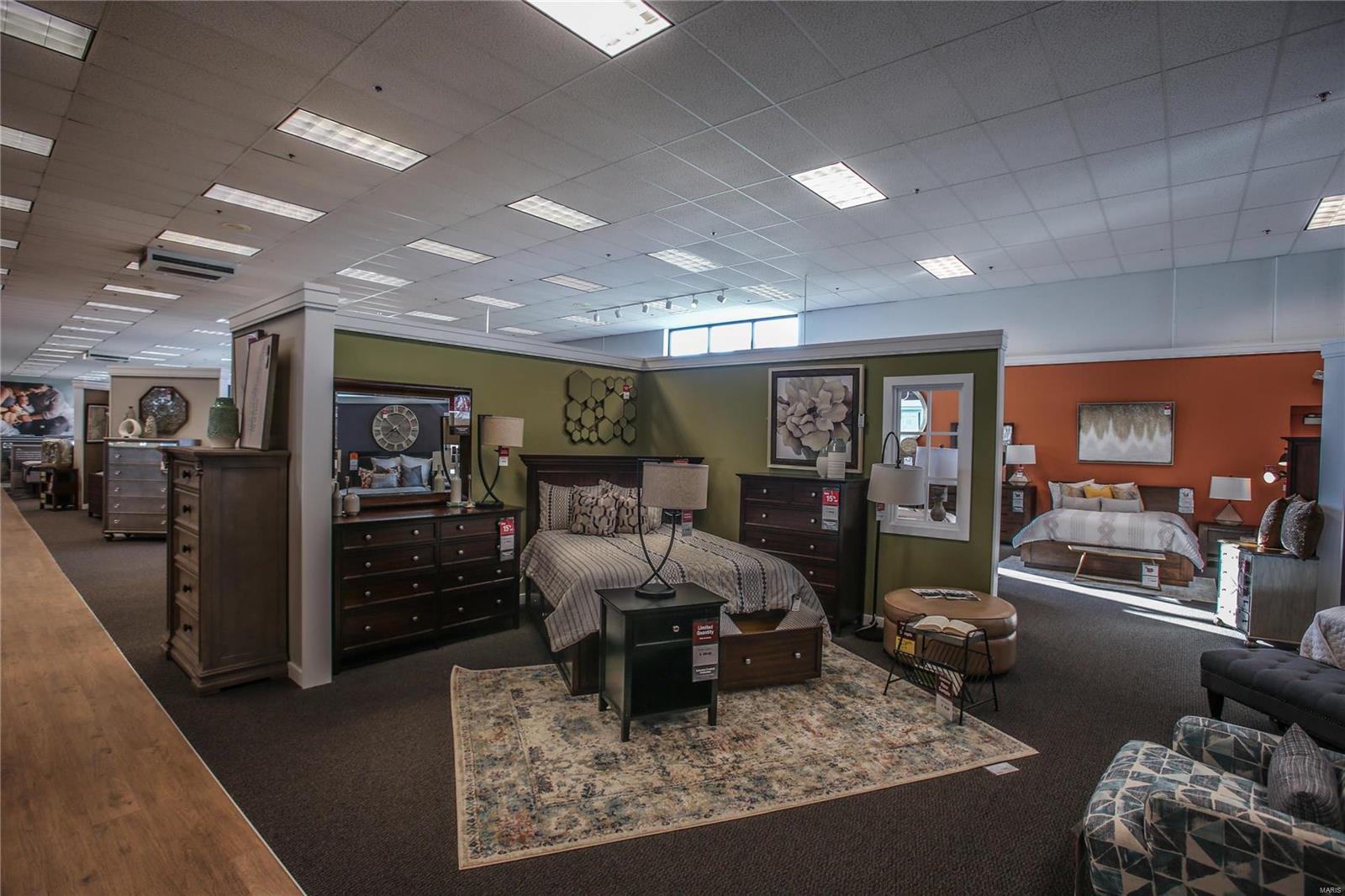 Northwest Plaza 4 Lt 5 & Northwest - Commercial Sale