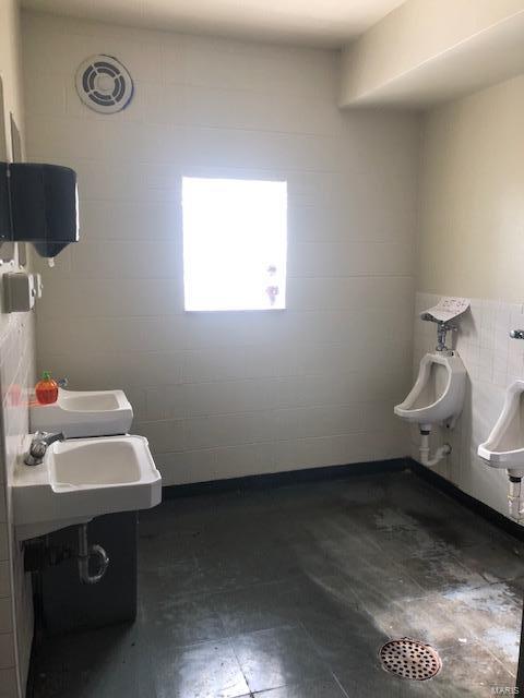 J M Berrys Add To Brentwood Station - Commercial Sale