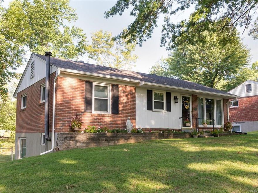 Check out this home located in Lindbergh School District.  3 bedrooms, two full bathrooms, with a spacious recreation room and family room in the walkout basement.  The backyard is level with a spacious deck to enjoy coffee in the morning and barbecues on the weekend.  Walking back inside, The house has newer laminate flooring throughout with beautiful 42 inch cabinets in the kitchen.  This house is filled with great features.  Check it out before it’s gone!