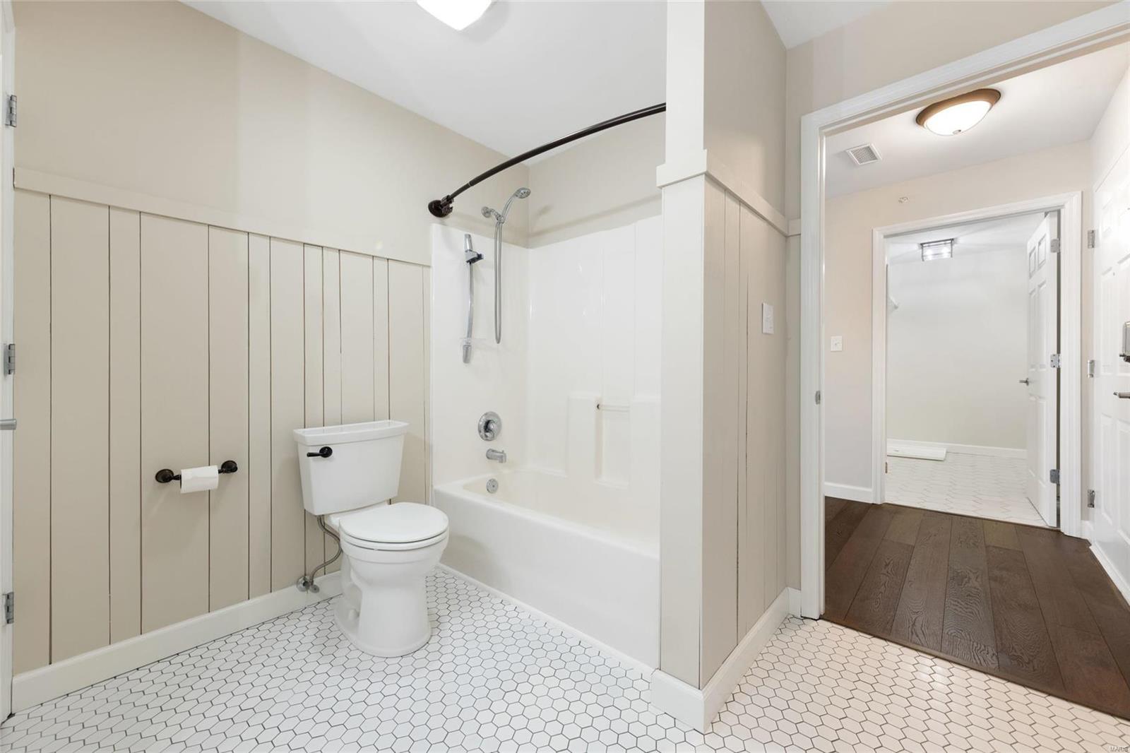 Saratoga #2 Condo #5 - Residential