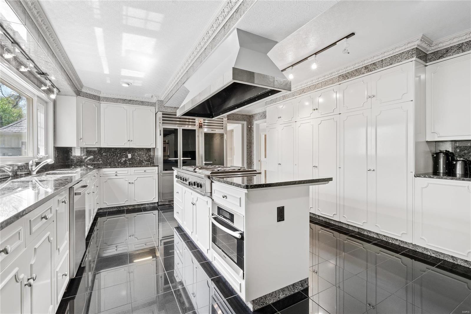 Log Cabin Estates Amd Of Lts 3 - Residential