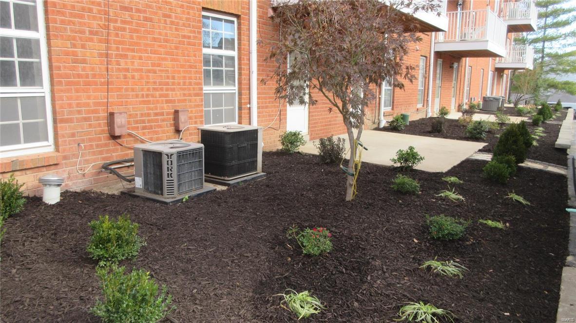 MANORS AT VILLAGE GREEN - Residential