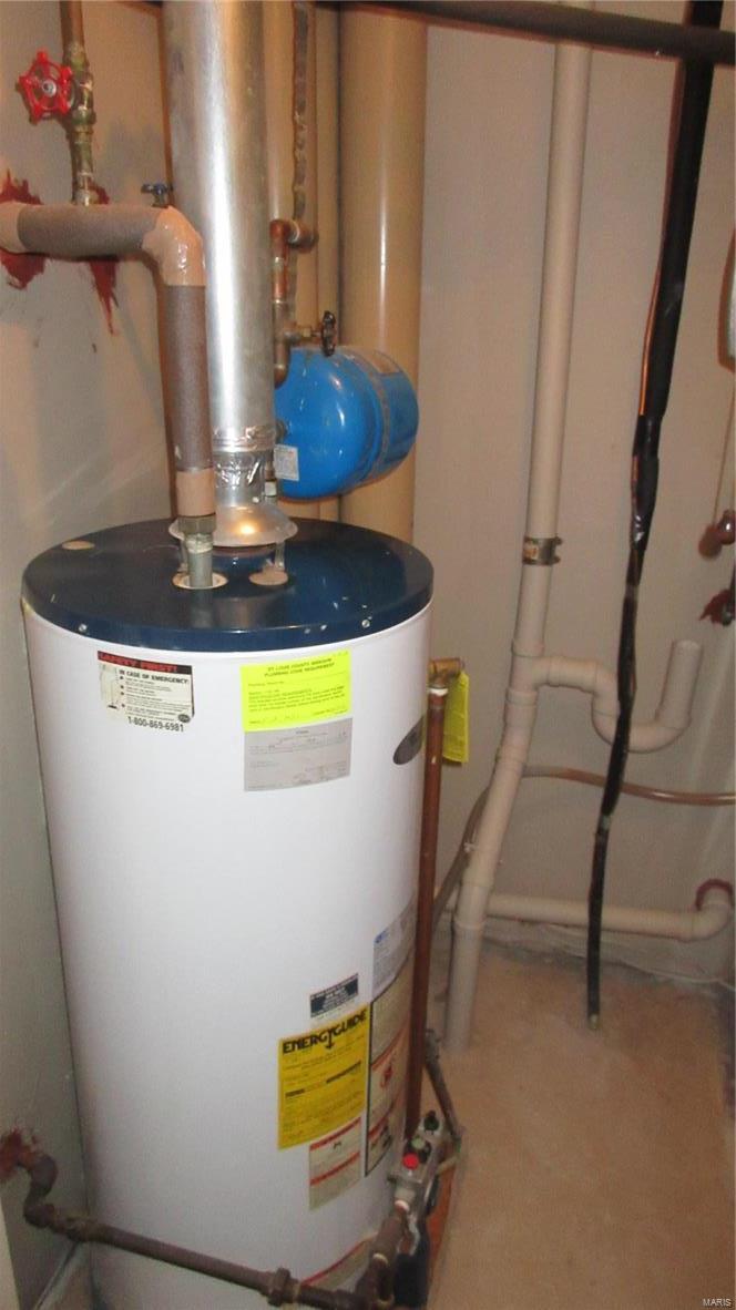 MANORS AT VILLAGE GREEN - Residential