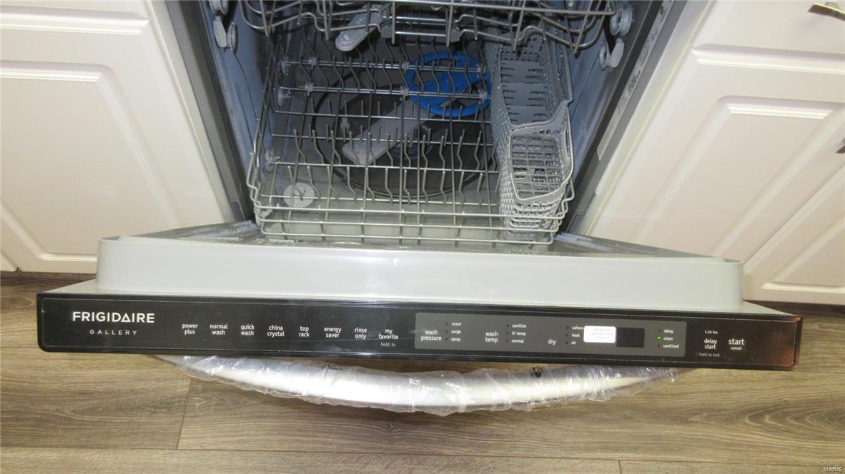 MANORS AT VILLAGE GREEN - Residential